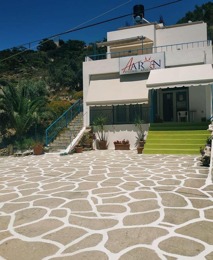 אגיה פוטיה Aaron Studios Apartments מראה חיצוני תמונה