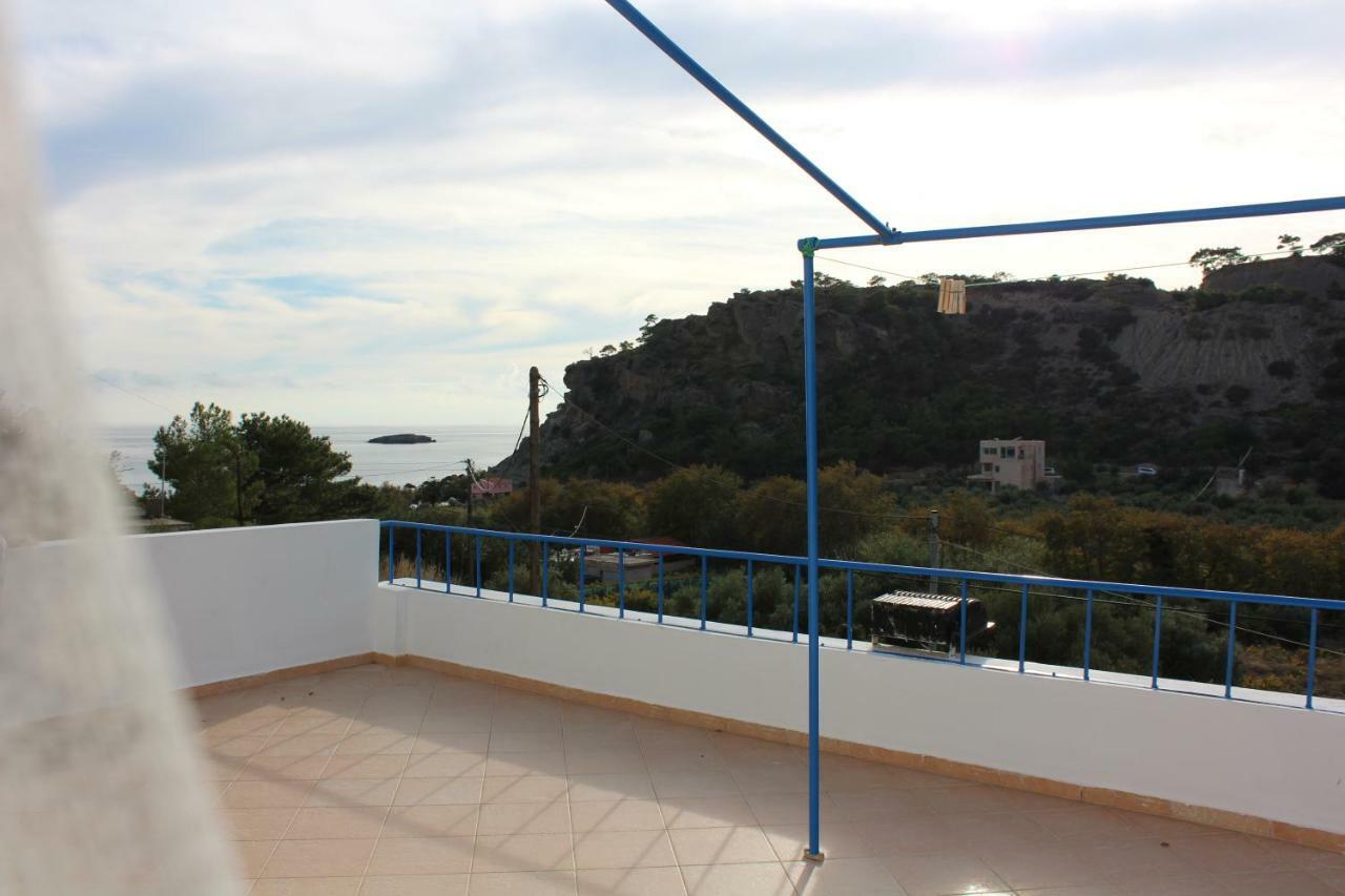אגיה פוטיה Aaron Studios Apartments מראה חיצוני תמונה