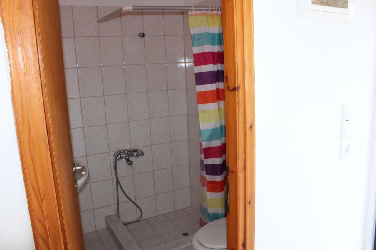 אגיה פוטיה Aaron Studios Apartments מראה חיצוני תמונה