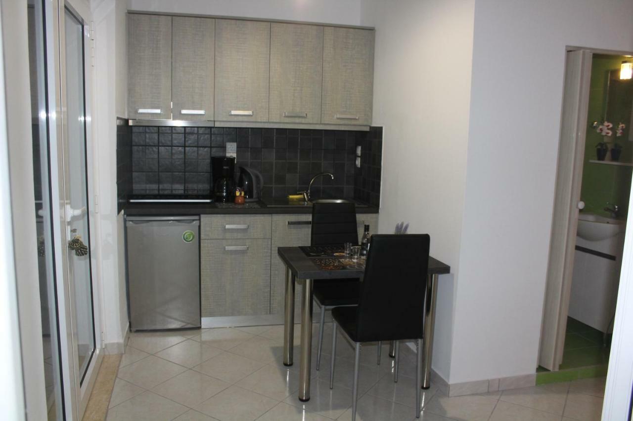 אגיה פוטיה Aaron Studios Apartments מראה חיצוני תמונה