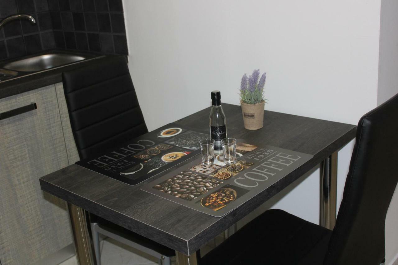 אגיה פוטיה Aaron Studios Apartments מראה חיצוני תמונה