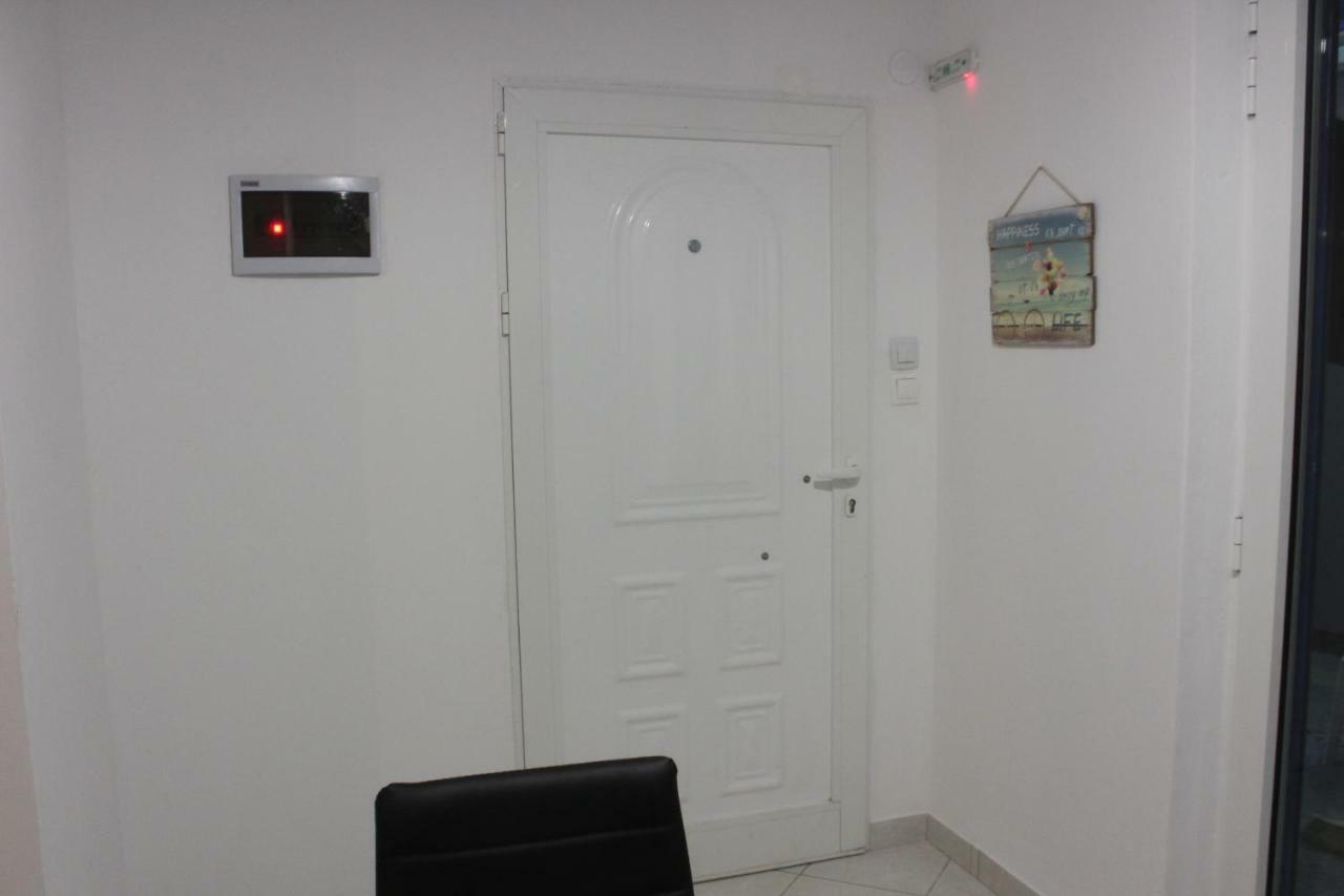 אגיה פוטיה Aaron Studios Apartments מראה חיצוני תמונה