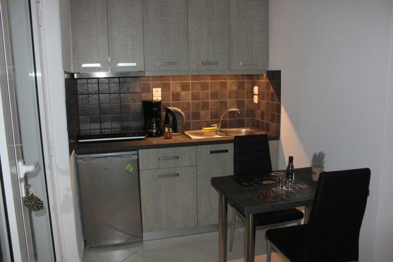 אגיה פוטיה Aaron Studios Apartments מראה חיצוני תמונה
