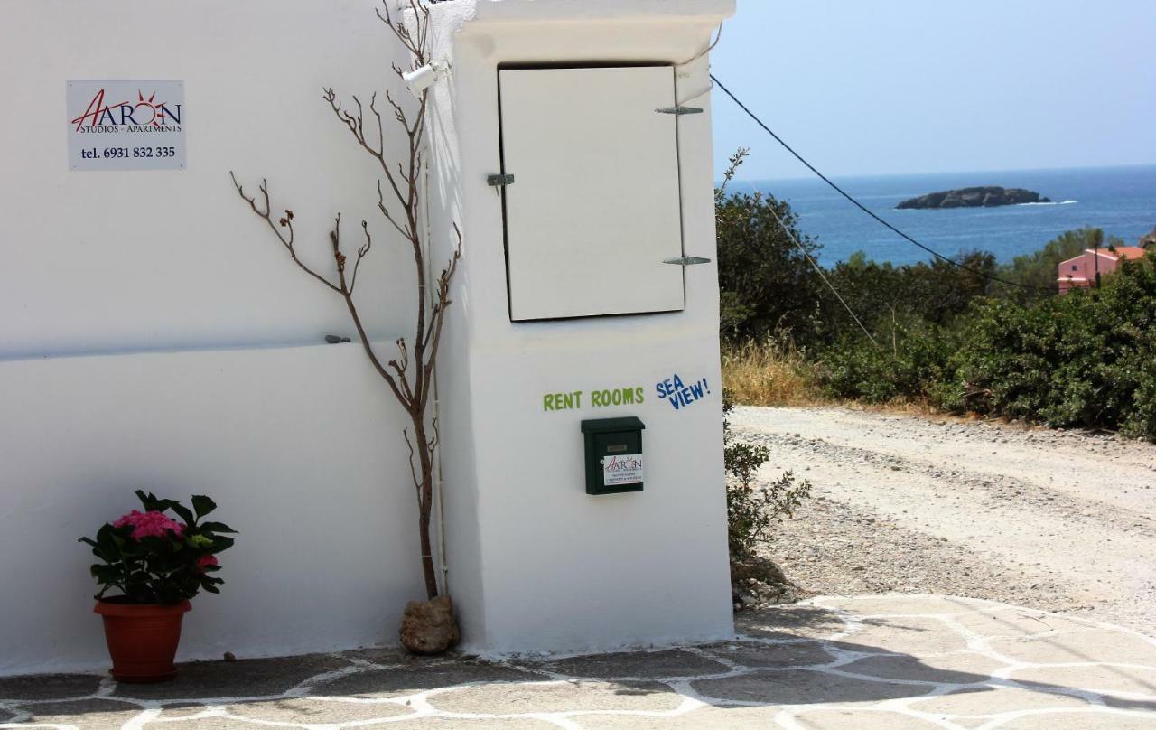 אגיה פוטיה Aaron Studios Apartments מראה חיצוני תמונה