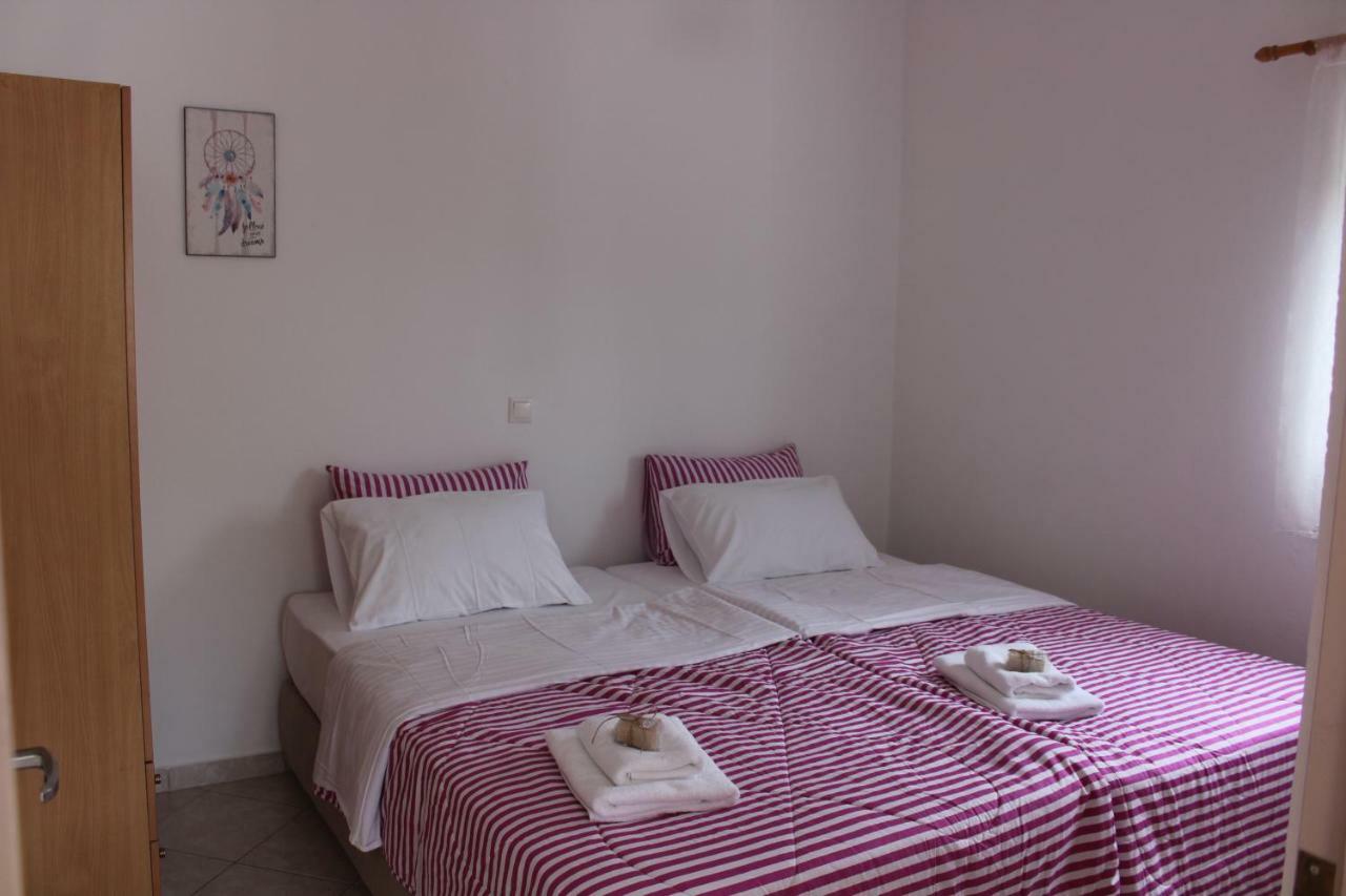 אגיה פוטיה Aaron Studios Apartments מראה חיצוני תמונה