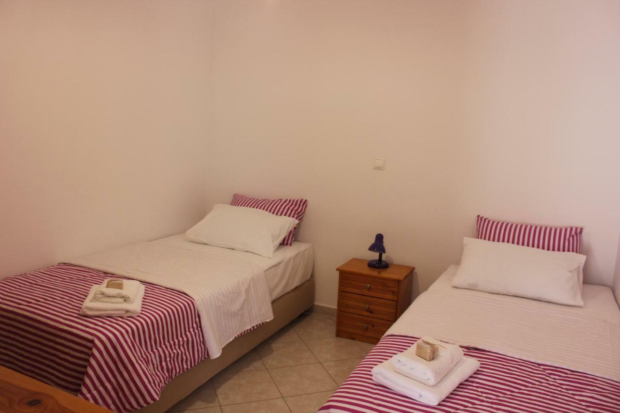 אגיה פוטיה Aaron Studios Apartments מראה חיצוני תמונה