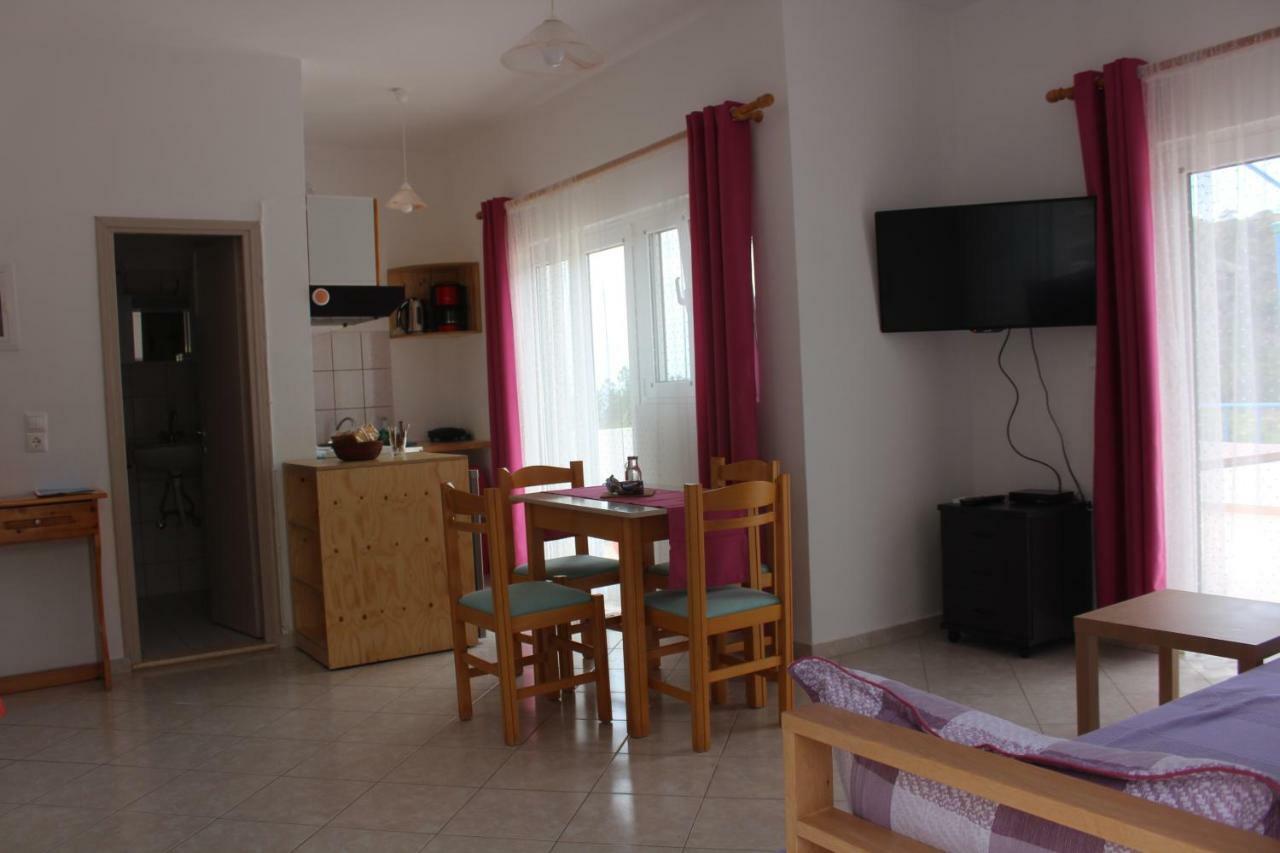 אגיה פוטיה Aaron Studios Apartments מראה חיצוני תמונה