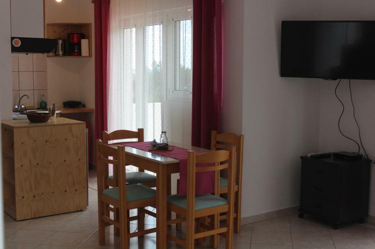 אגיה פוטיה Aaron Studios Apartments מראה חיצוני תמונה