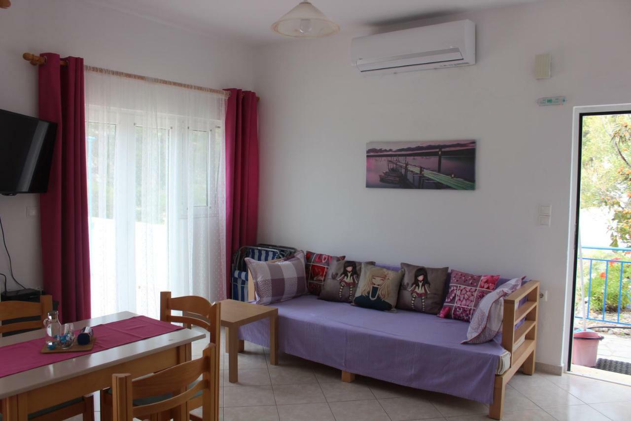 אגיה פוטיה Aaron Studios Apartments מראה חיצוני תמונה