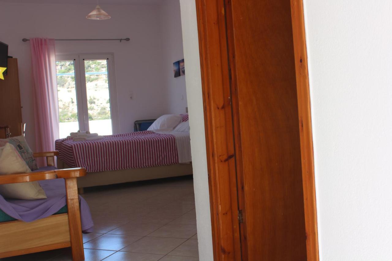 אגיה פוטיה Aaron Studios Apartments מראה חיצוני תמונה