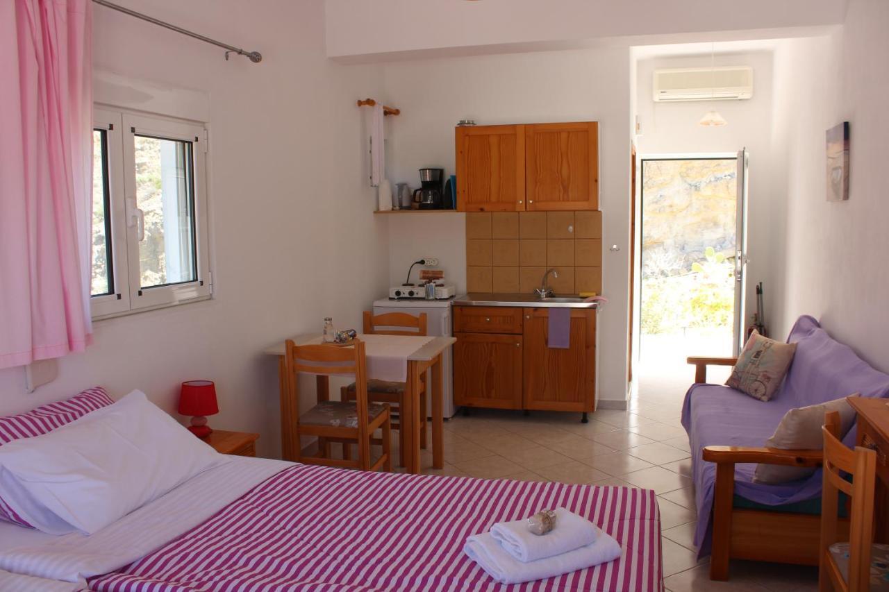 אגיה פוטיה Aaron Studios Apartments מראה חיצוני תמונה
