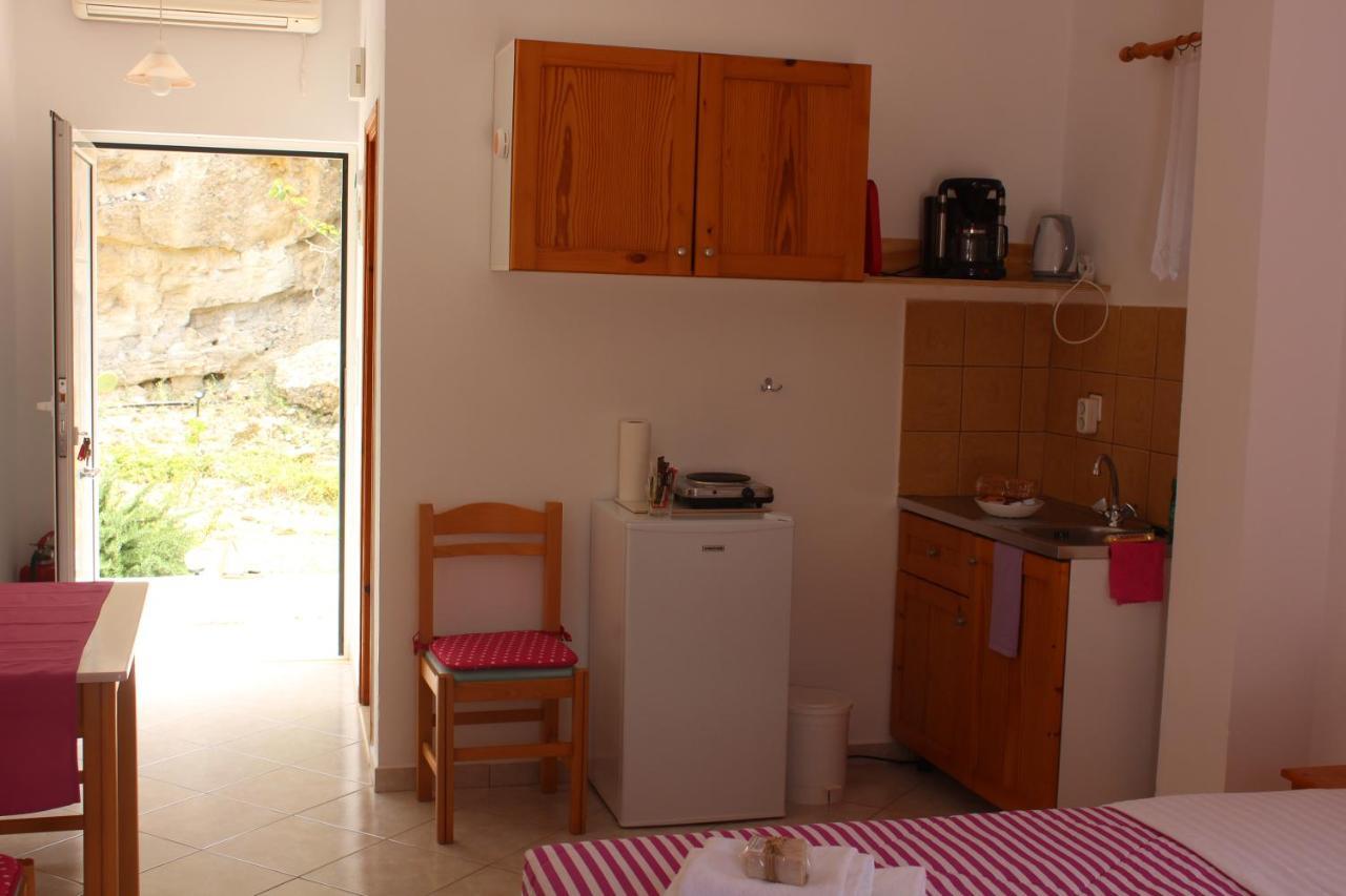 אגיה פוטיה Aaron Studios Apartments מראה חיצוני תמונה